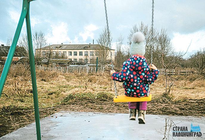 Я вырос в селе. Посёлок медовое Калининградская область. Посело растёт фото. Посела как растет. Алиса покажи деревни рослая 20 лет назад.